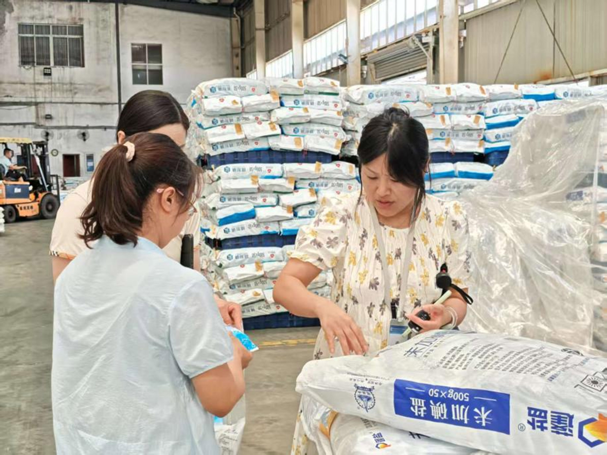 省市两级监管部门莅临蓬莱公司开展产品质量专项抽检